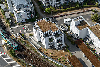 Residential building directly on the railway tracks in Oberursel.