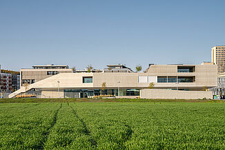 Exterior view of the modern building complex of the Seestadt Aspern educational campus in Vienna.