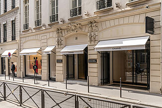 Building in Art Déco architecture with shop windows and entrance area of the Chanel flagship store in Paris.