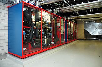 A large machine mounted with REGUPOL vibration in the interior of the technical centre of the Palais Quartier in Frankfurt.