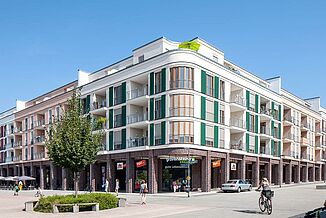 Front view of the Graventeiner Arkaden mixed-use building