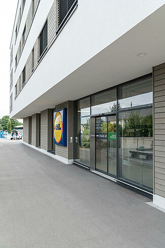 Entrance area of Lidl in a mixed-use building in Münchwilen.