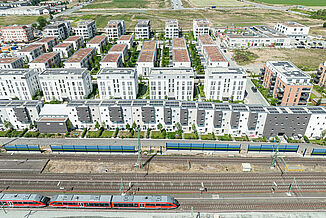 The Quellenpark residential quarter in Bad Vilbel is located directly next to the railway infrastructure.
